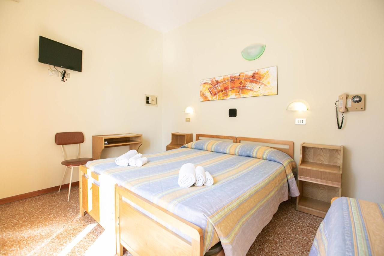 Hotel Ischia Римини Экстерьер фото