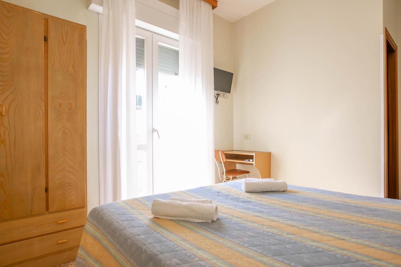 Hotel Ischia Римини Экстерьер фото