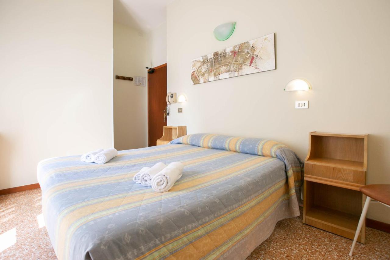 Hotel Ischia Римини Экстерьер фото