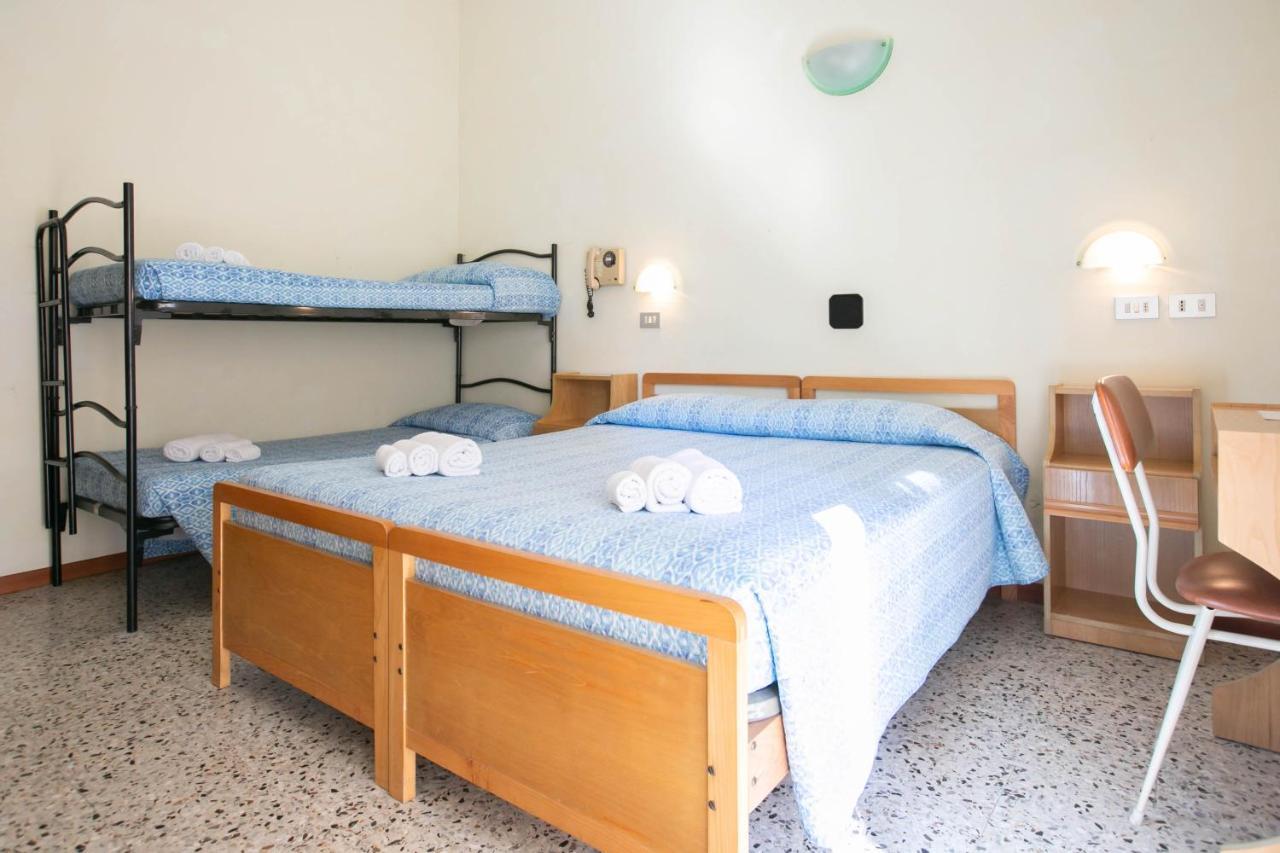 Hotel Ischia Римини Экстерьер фото