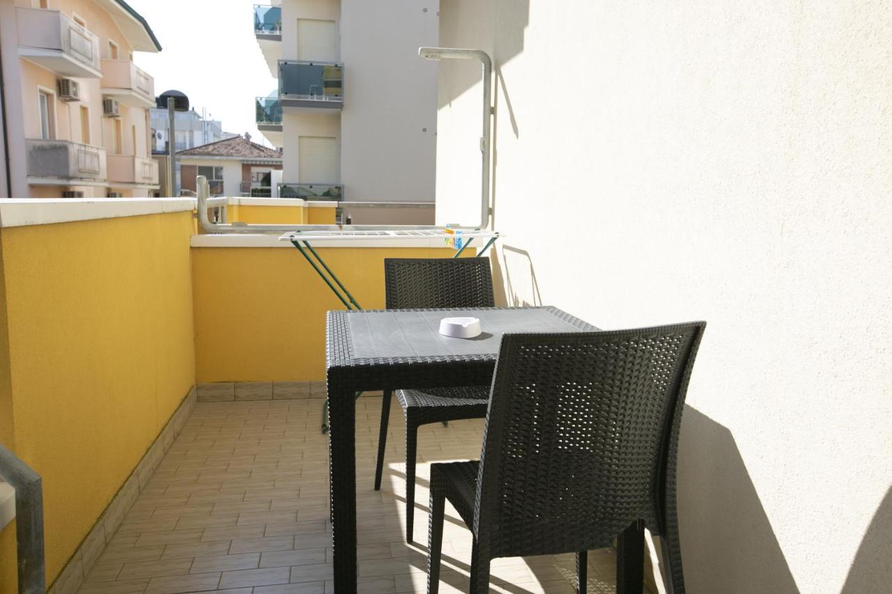Hotel Ischia Римини Экстерьер фото