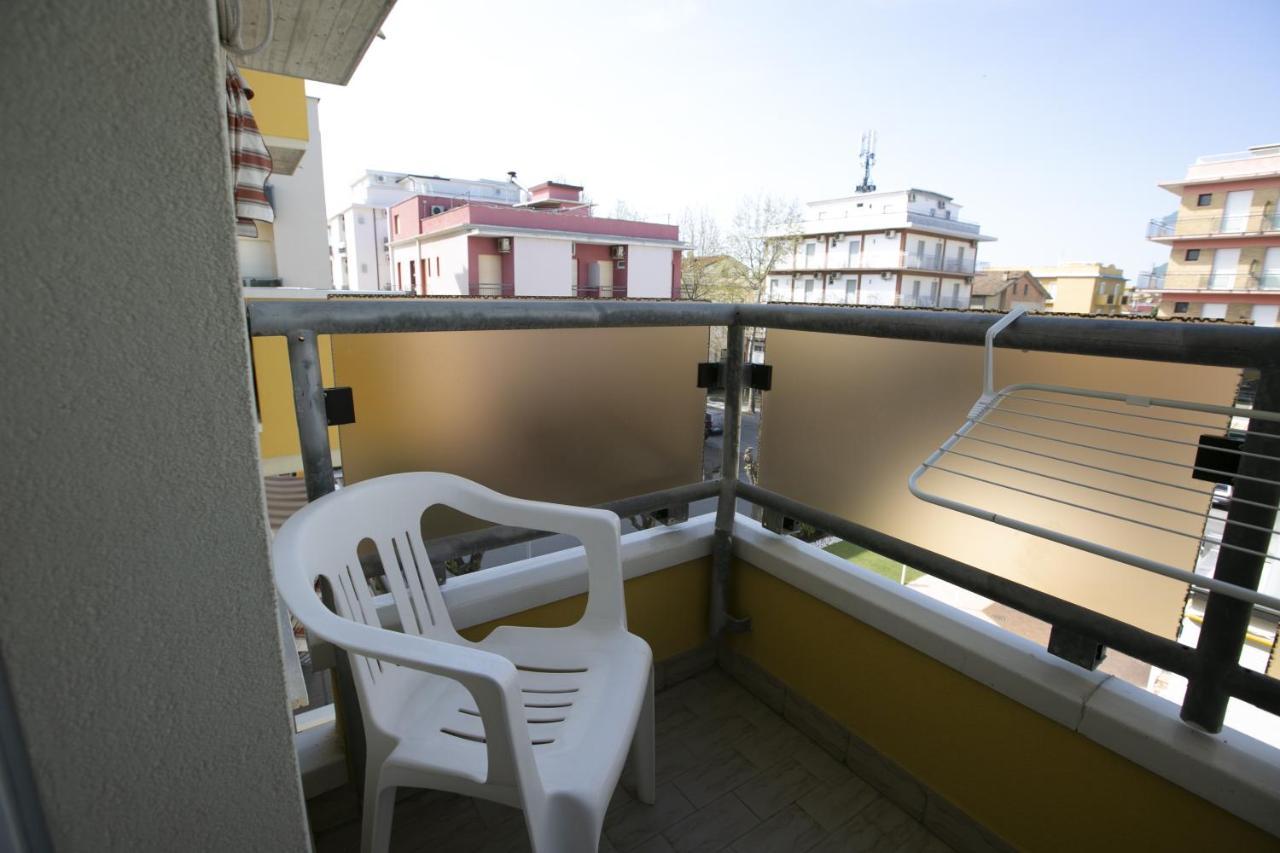 Hotel Ischia Римини Экстерьер фото