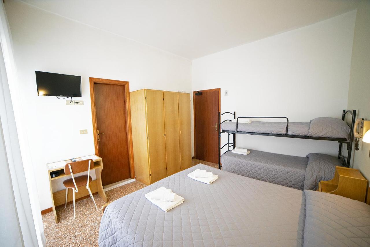Hotel Ischia Римини Экстерьер фото