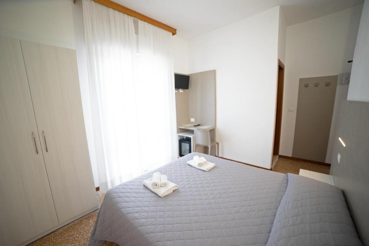 Hotel Ischia Римини Экстерьер фото