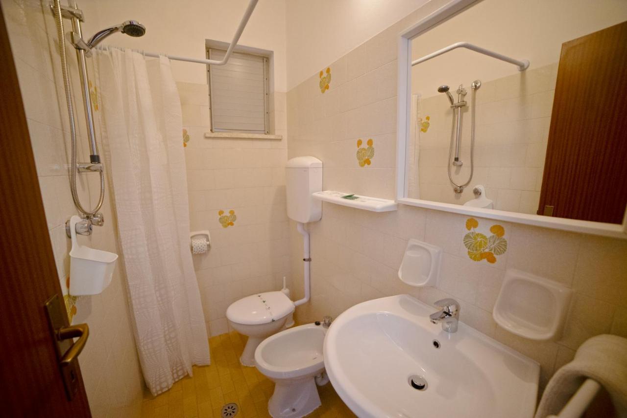 Hotel Ischia Римини Экстерьер фото