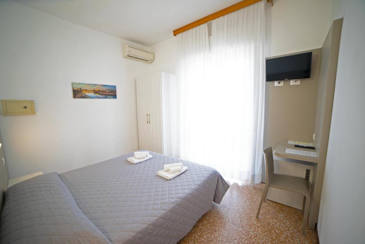Hotel Ischia Римини Экстерьер фото