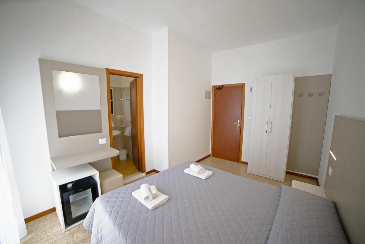 Hotel Ischia Римини Экстерьер фото
