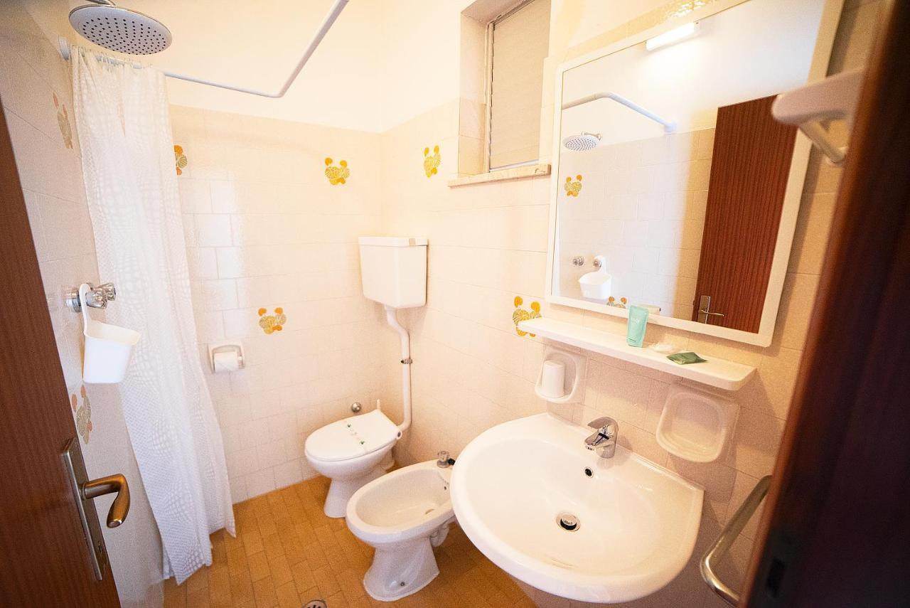 Hotel Ischia Римини Экстерьер фото
