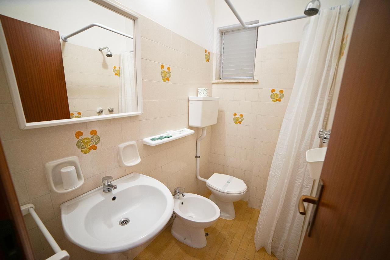 Hotel Ischia Римини Экстерьер фото