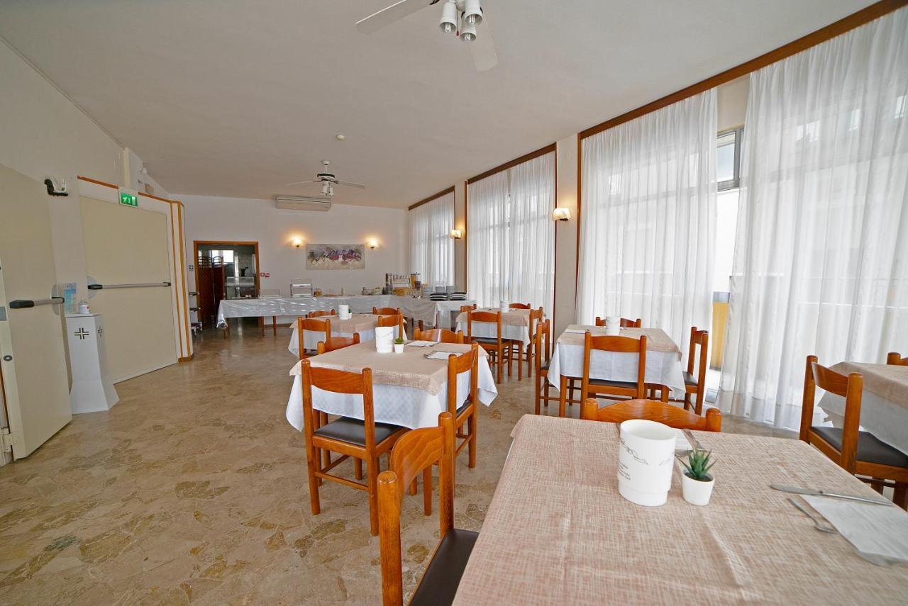 Hotel Ischia Римини Экстерьер фото